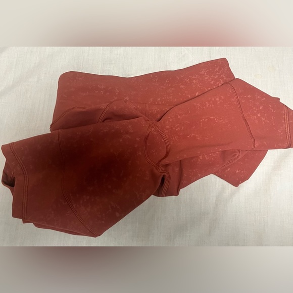 Lululemon Womans Shorts in Pristine Condition!! - Picture 12 of 16